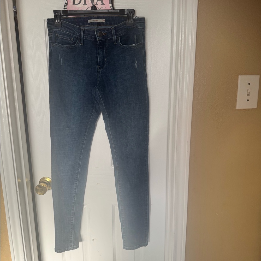 Levi’s 711 with stretch. Excellent condition. Make an offer price is negotiable